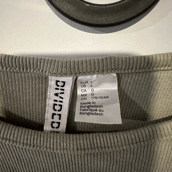 H&M sage green crop top - Picture 3 of 3